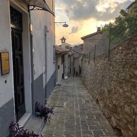Casa Flea - Holiday Apartment With 2 Bedrooms Gualdo Tadino Luaran gambar