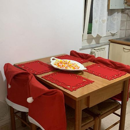 Casa Flea - Holiday Apartment With 2 Bedrooms Gualdo Tadino Luaran gambar