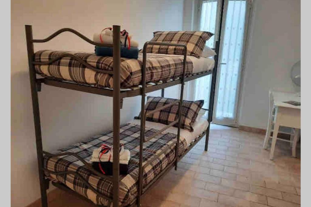 Casa Flea - Holiday Apartment With 2 Bedrooms Gualdo Tadino Luaran gambar