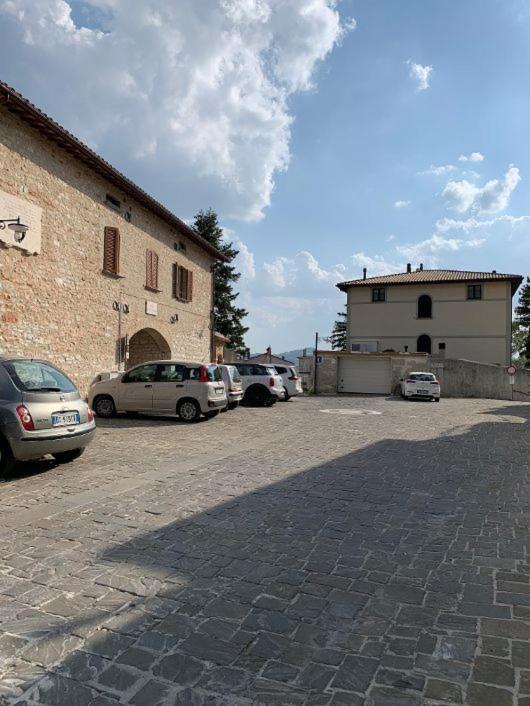 Casa Flea - Holiday Apartment With 2 Bedrooms Gualdo Tadino Luaran gambar