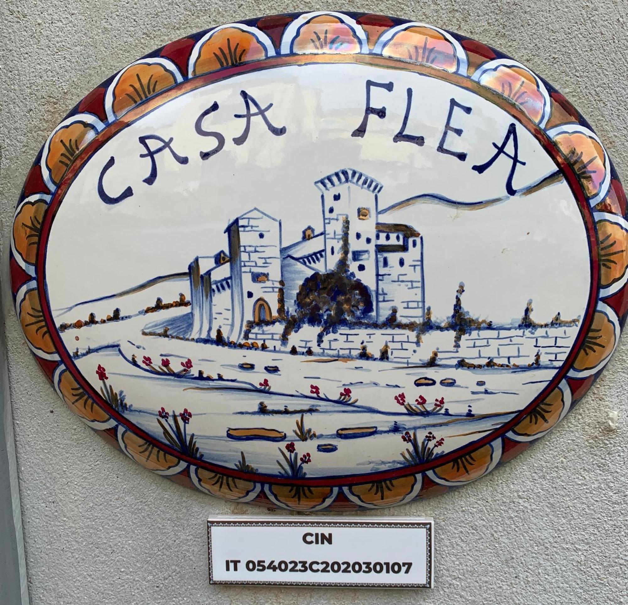 Casa Flea - Holiday Apartment With 2 Bedrooms Gualdo Tadino Luaran gambar